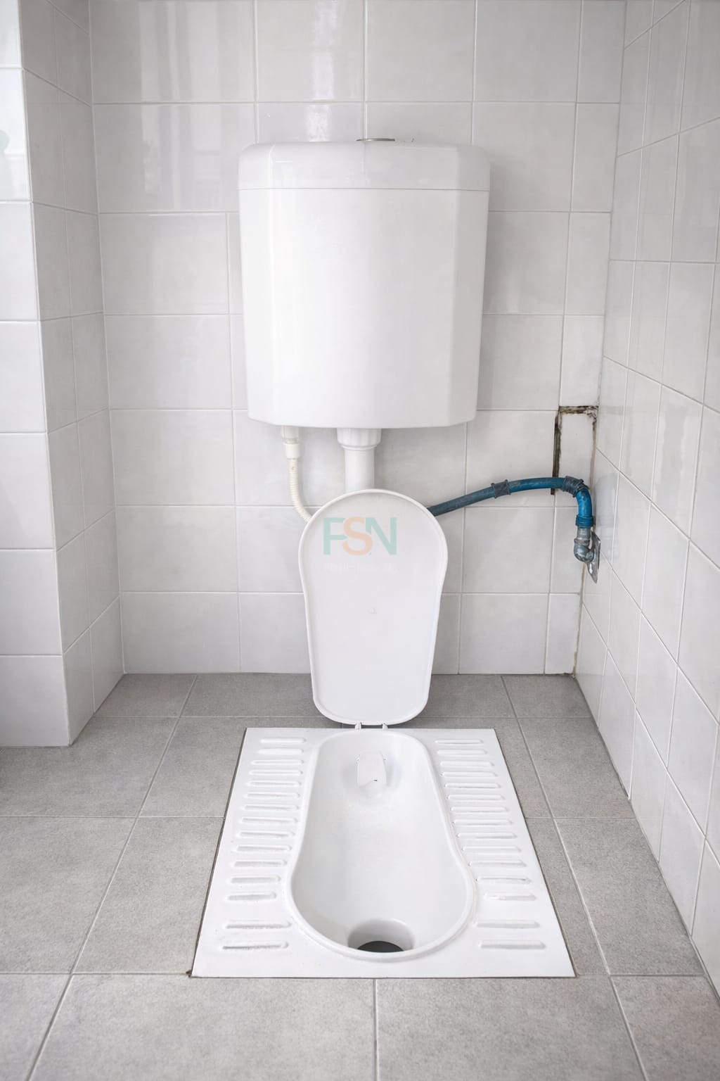 Plastic squatting pan toilet for bathrooms and public use in Nigeria – durable and hygienic sanitary ware