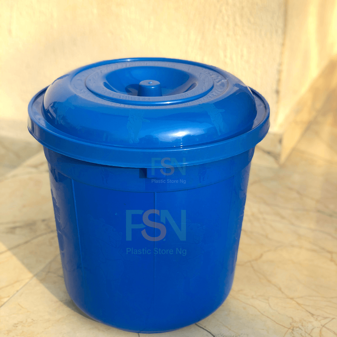 25-liter plastic storage container with fitted lid